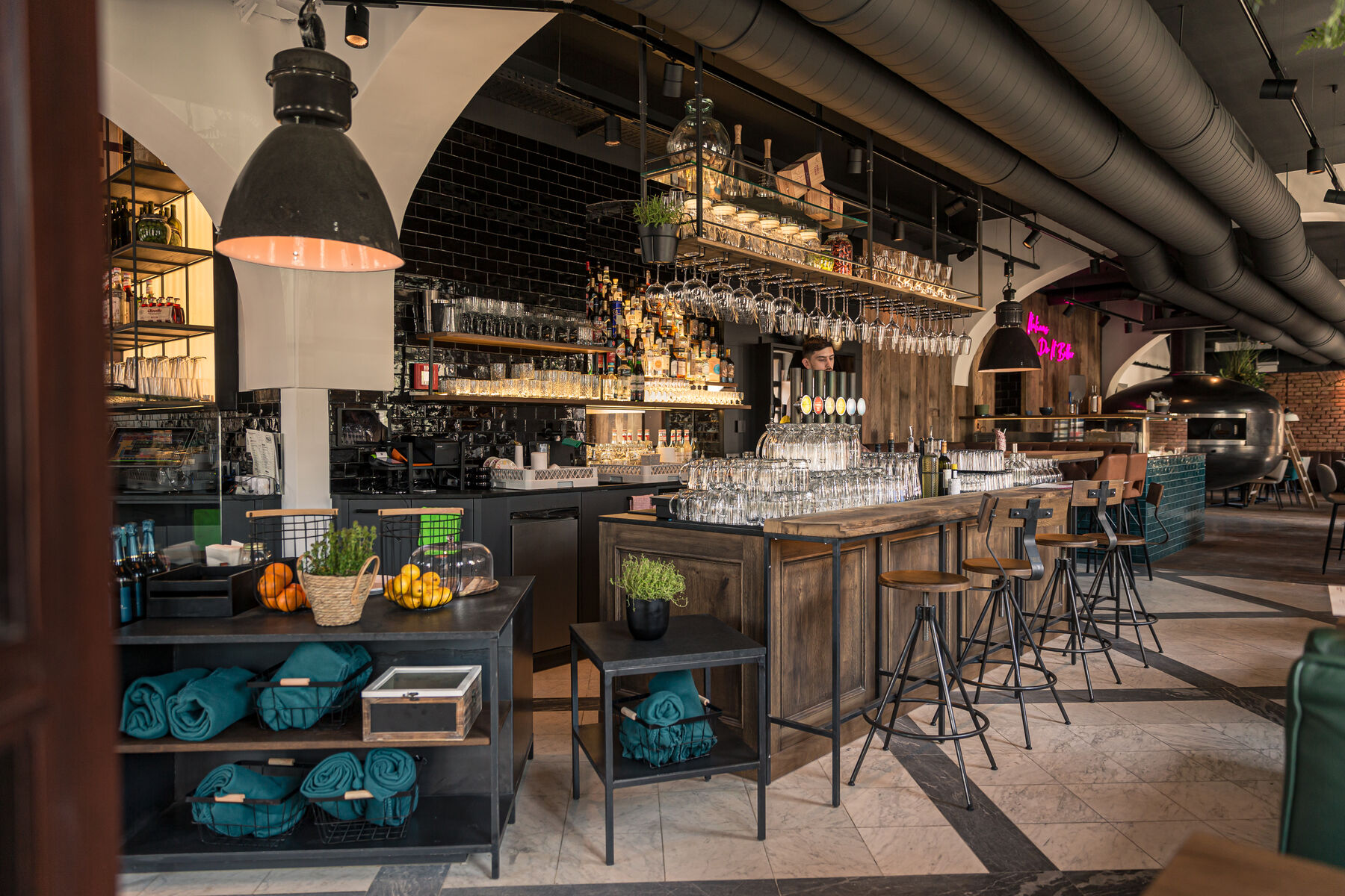 piazza colombo / wien / restaurant News Innenraumdesign